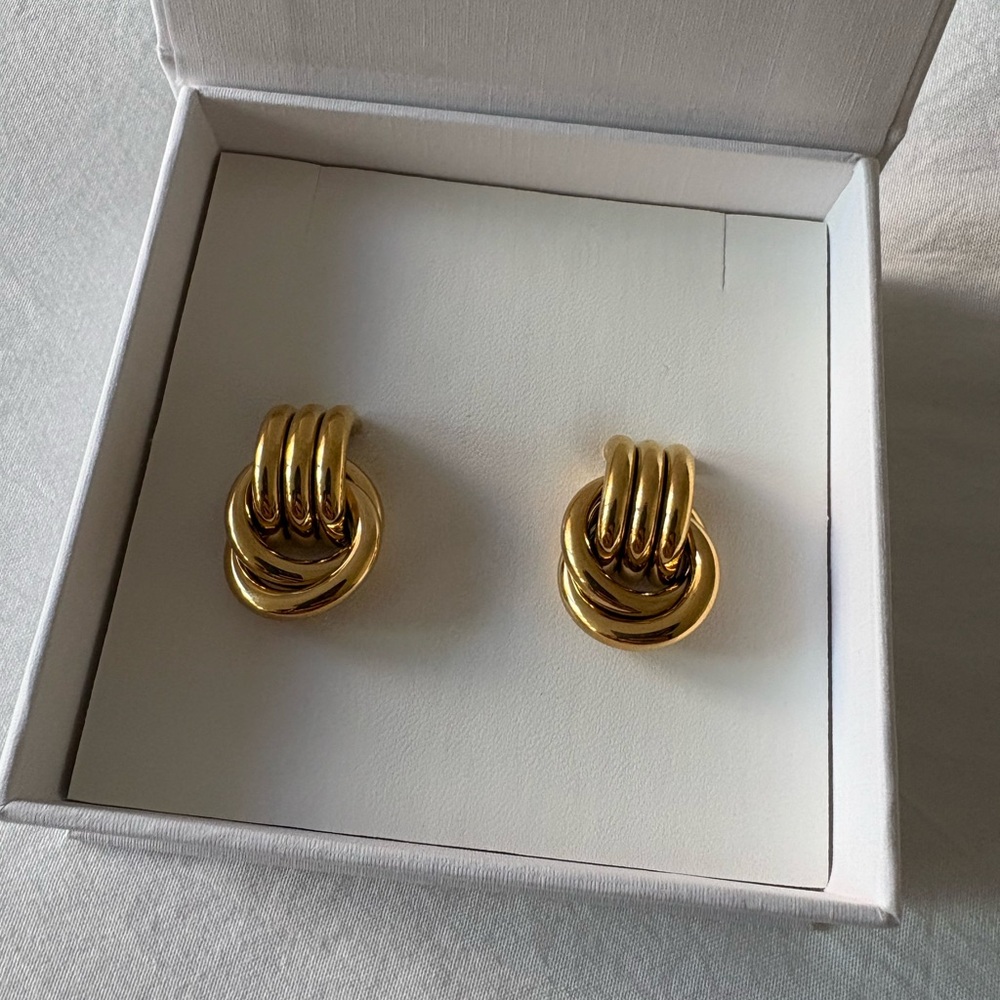 Heaven Mayhem BABY KNOT EARRINGS